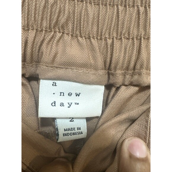 A New Day Tan Brown‎ Cropped Pants Trousers Size 2 Elastic Waist Cuffed Hem - Picture 2 of 6